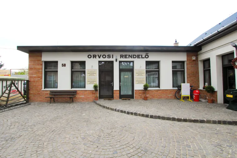 nőgy&oacute;gy&aacute;szati rendelő ny&iacute;regyh&aacute;za 003